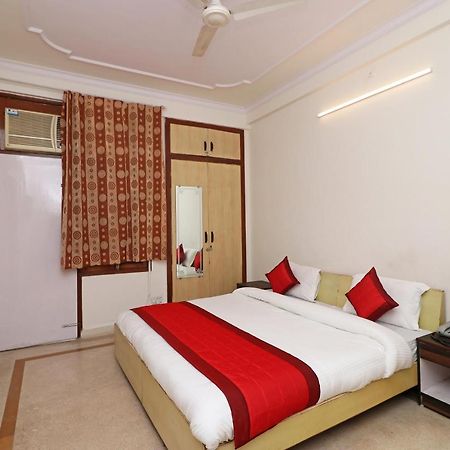 Oyo 11452 Golden Castle Lodge Indirapuram Dış mekan fotoğraf