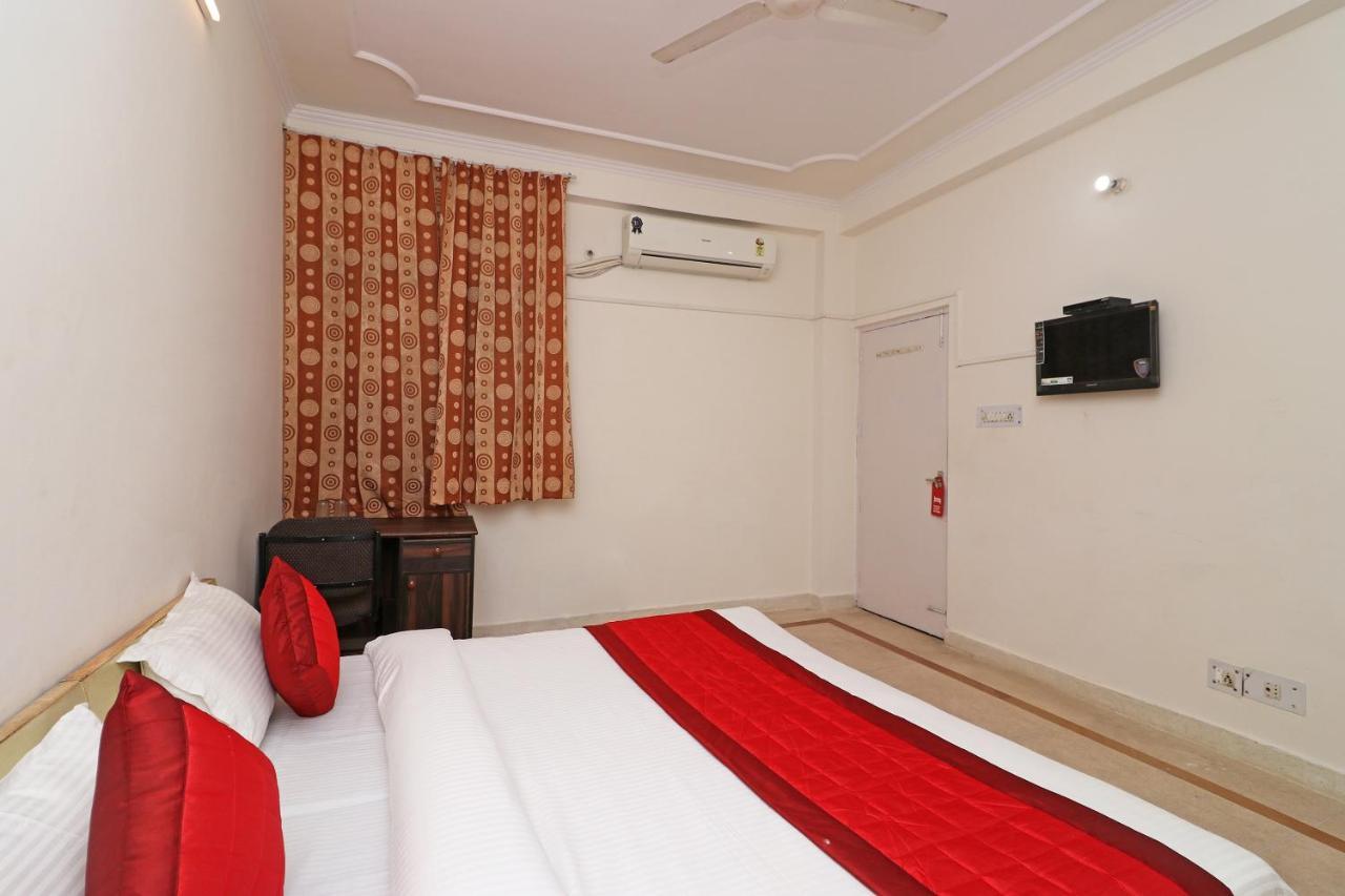Oyo 11452 Golden Castle Lodge Indirapuram Dış mekan fotoğraf