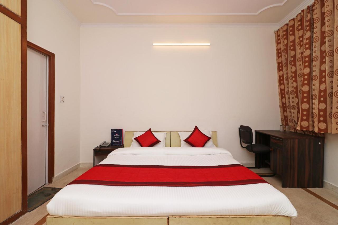 Oyo 11452 Golden Castle Lodge Indirapuram Dış mekan fotoğraf