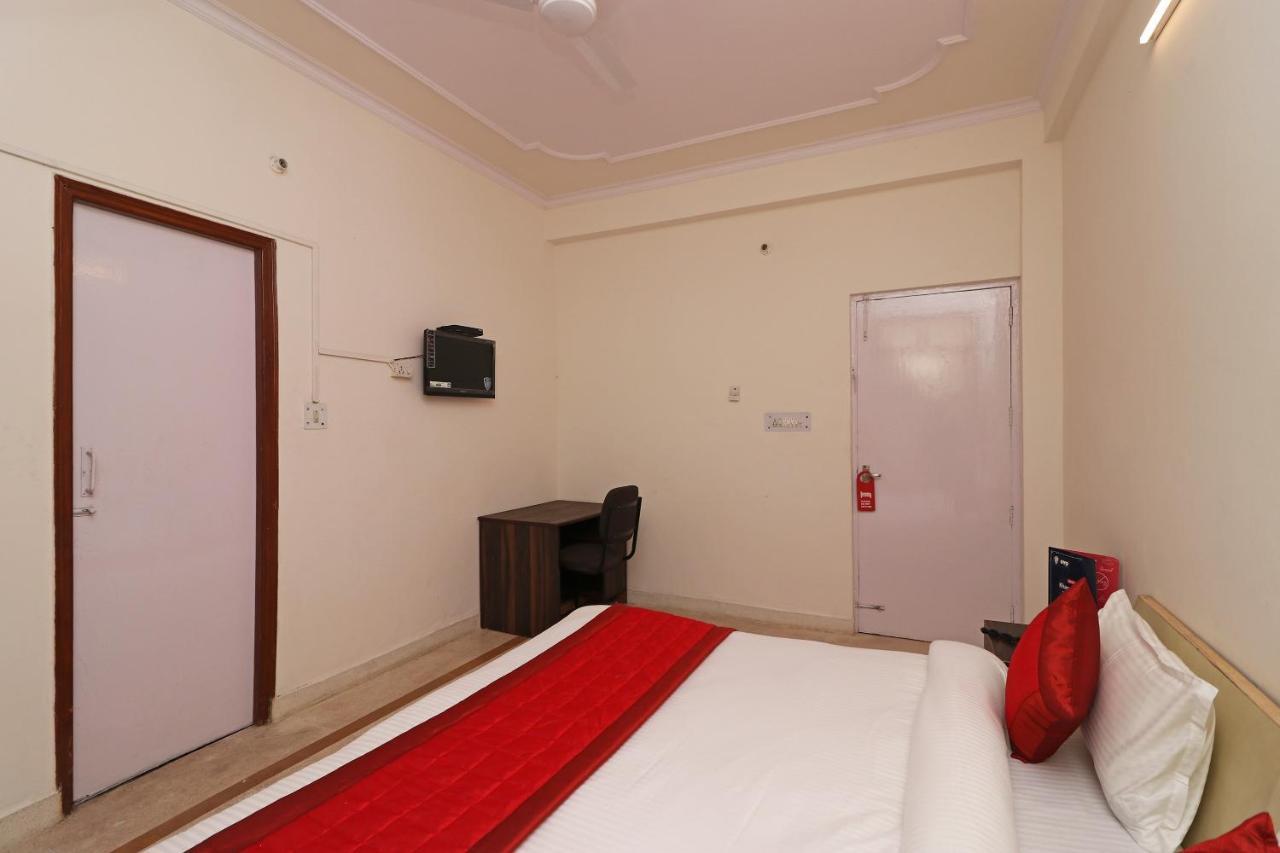 Oyo 11452 Golden Castle Lodge Indirapuram Dış mekan fotoğraf
