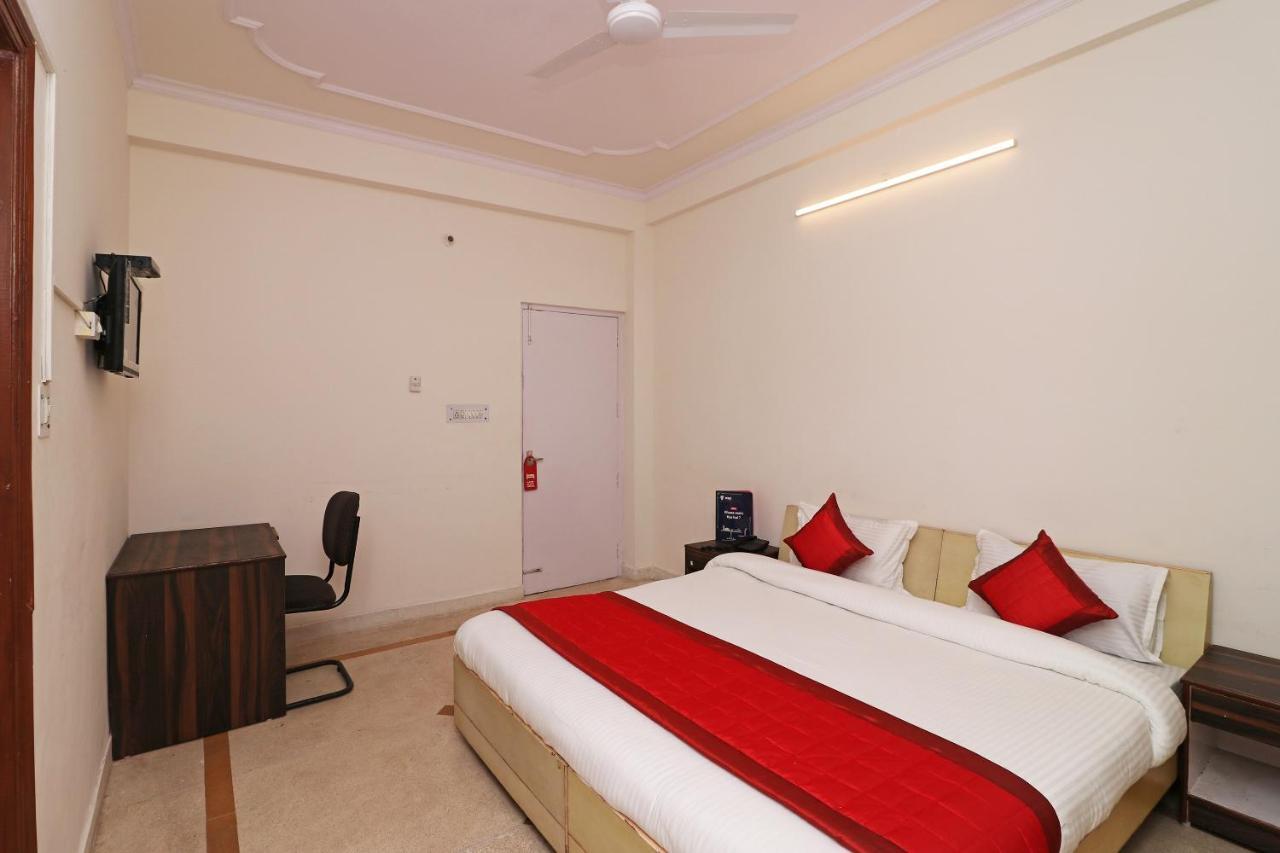 Oyo 11452 Golden Castle Lodge Indirapuram Dış mekan fotoğraf