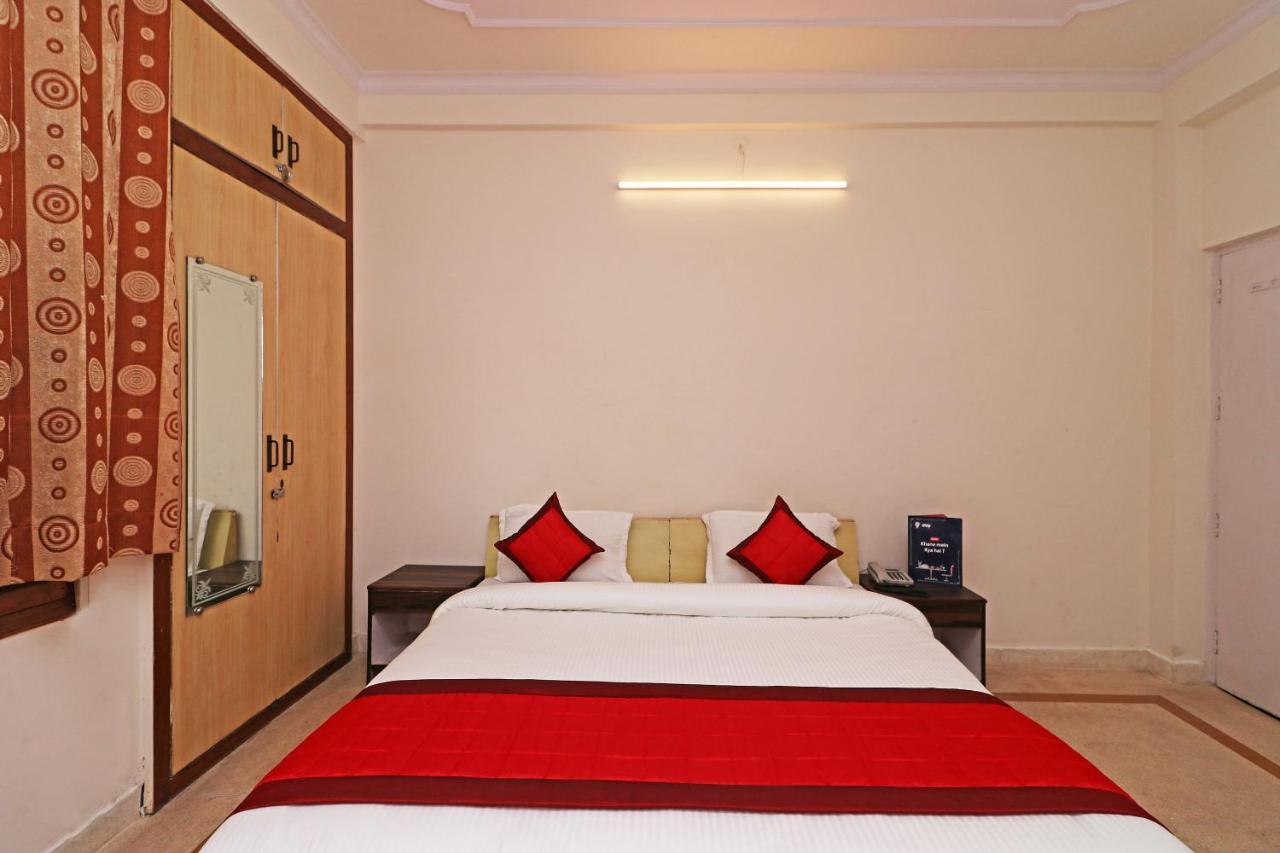 Oyo 11452 Golden Castle Lodge Indirapuram Dış mekan fotoğraf